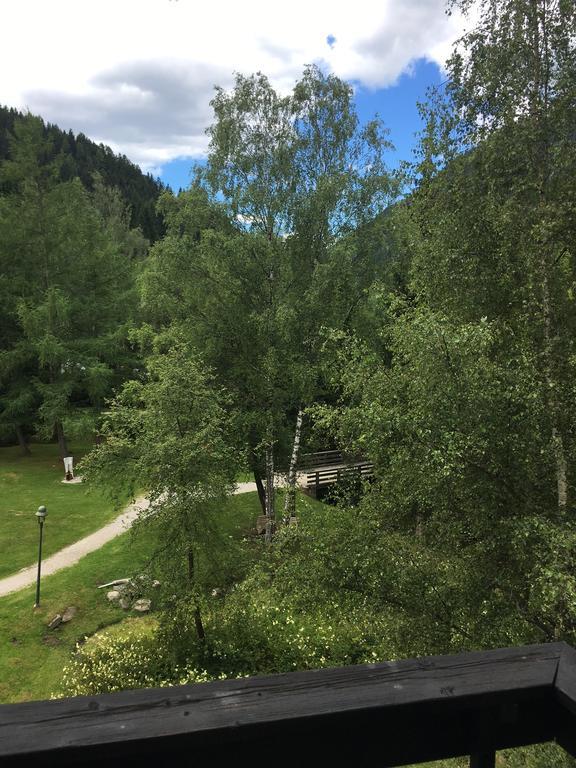 Aaa *